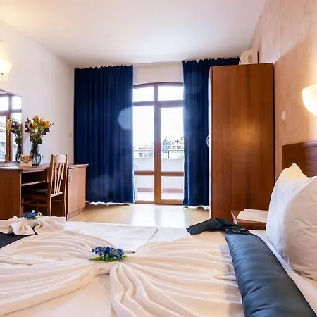 Complex Sunrise By Hmg מלון